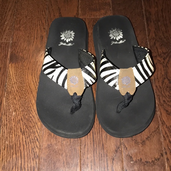 girls yellow box flip flops